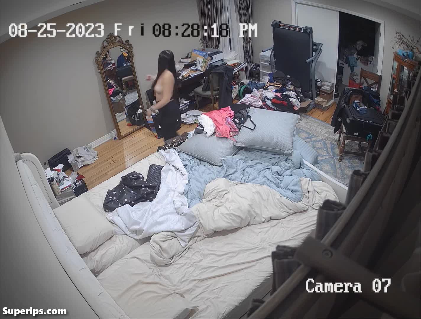 IPCAM – American black-haired teen girl changes her clothes