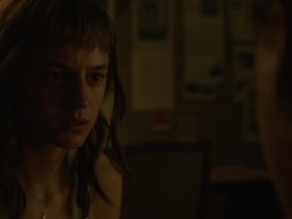 Nudeceleb- Emma Corrin – A Murder at the End of the World s01e05-06 (2023) HD 1080p