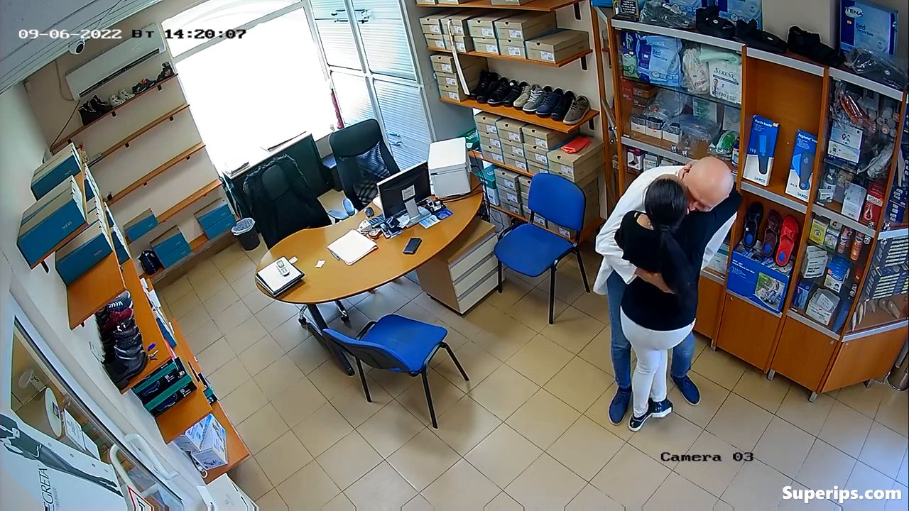 IPCAM – Old German doctor groping his patient