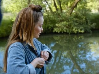 Nudeceleb- Saman Giraud –  Unterm Apfelbaum s01e02 (2022) HD 720p