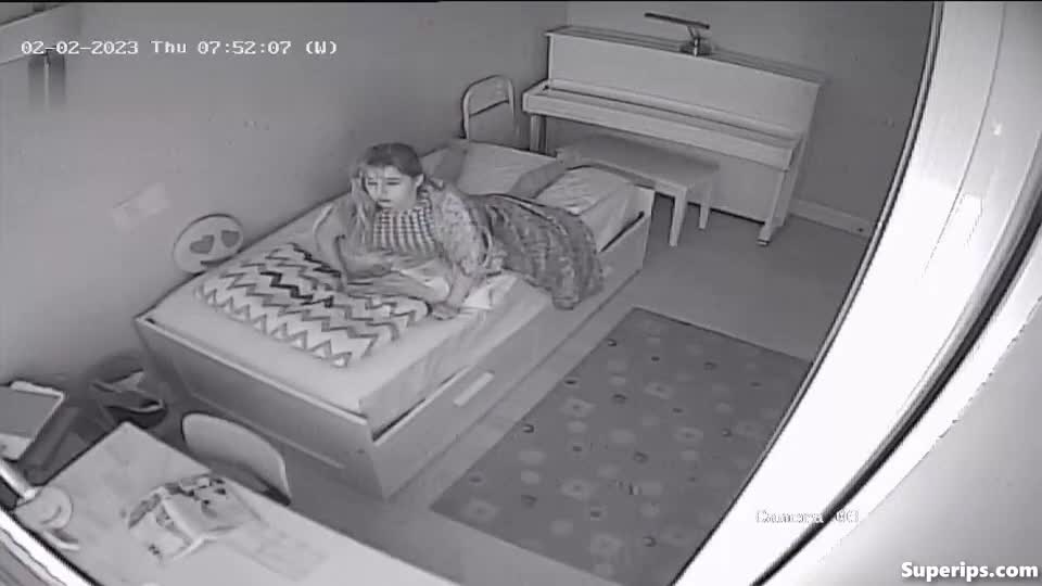 IPCAM – German blonde girl masturbates on her bed