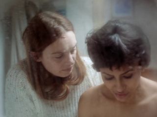 Nudeceleb- Laetitia Dosch Leonie Simaga – Jeune Femme (2017) HD 1080p