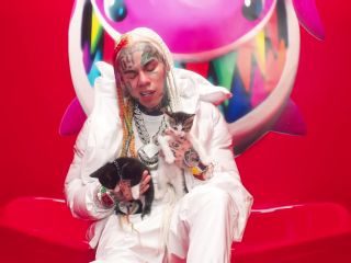 Nudeceleb- Nicki Minaj – Trollz (2020) HD 1080p