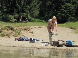 Nudeceleb- Andrea Gerhard, Leonie Wesselow – Der Bergdoktor s15e02 (2022) HD 720p