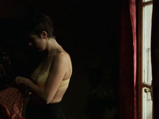 Nudeceleb- Karin Viard – Haut les coeurs (1999) HD 1080p