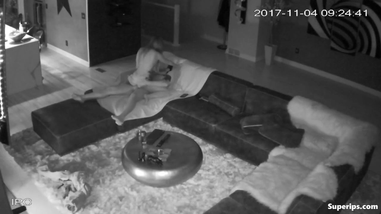 IPCAM – American girl is fucked by her rich boyfriend