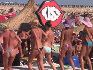 Ugotitflauntit.com- Beach Dancing Contest – Movieclip