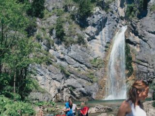 Nudeceleb- Dagny Dewath, Eva-Maria Grein von Friedl, Stefanie von Poser – Die Bergretter s16e02 (2024) HD 1080p