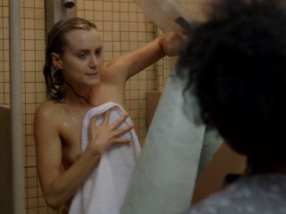 Nudeceleb- Taylor Schilling, Laura Prepon-Orange Is The New Black s01e01 (2013) HD 1080p