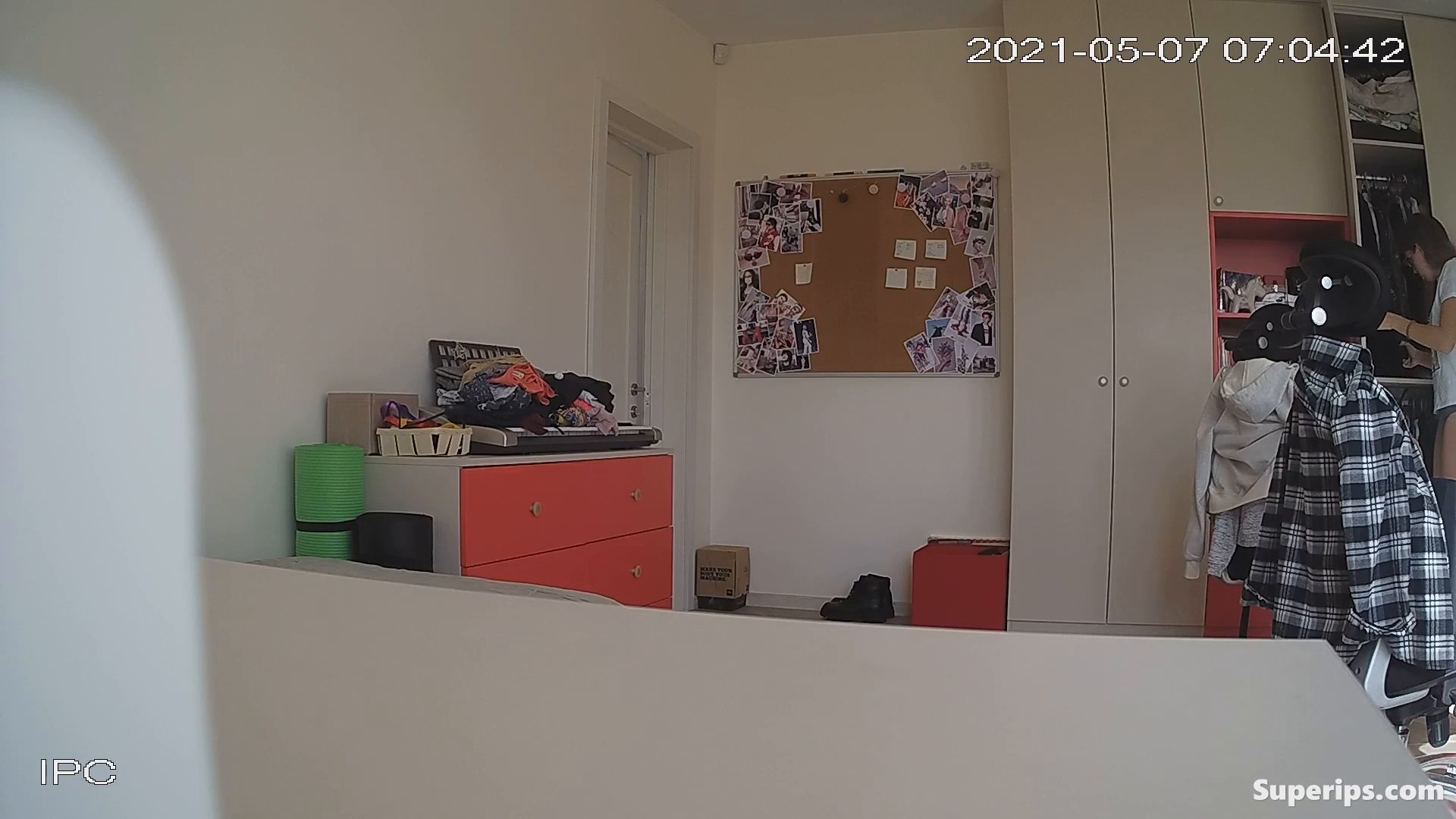 IPCAM – European nerdy girl changing clothes