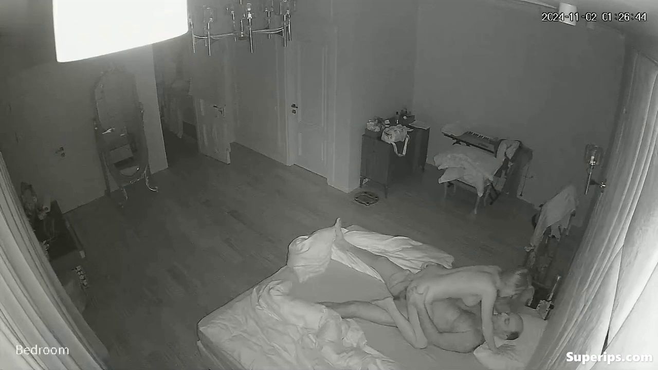 IPCAM – Arabian blonde woman rides her husband