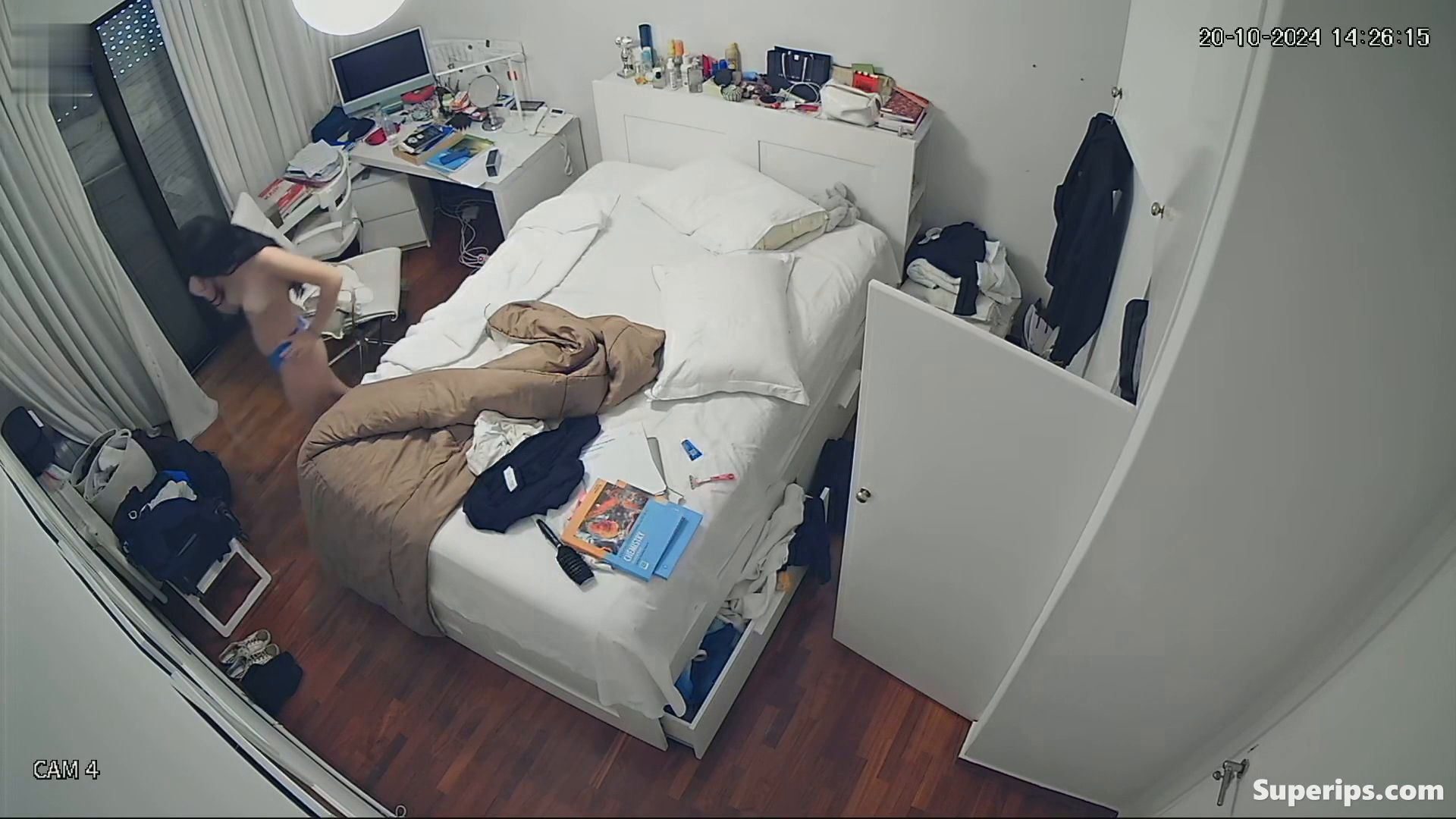 IPCAM – French teenage girl dresses in her room