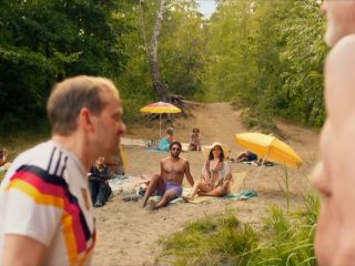 Nudeceleb- Cecilia Pillado Maryam Zaree Minh-Khai Phan-Thi – Doppelhaushalfte Die Zone (2024) HD 1080p