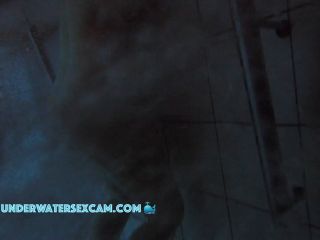 Underwatersexcam.com- Well known milf jet stream masturbation