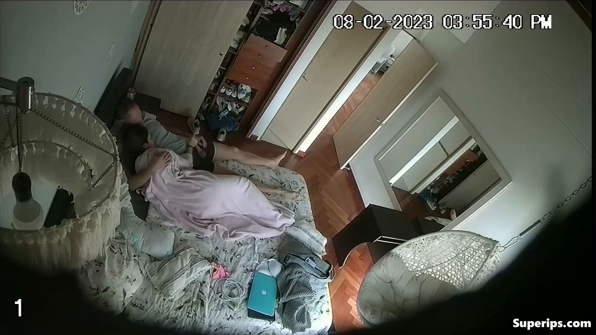 IPCAM – Teenage stepdaughter gives her dad a handjob
