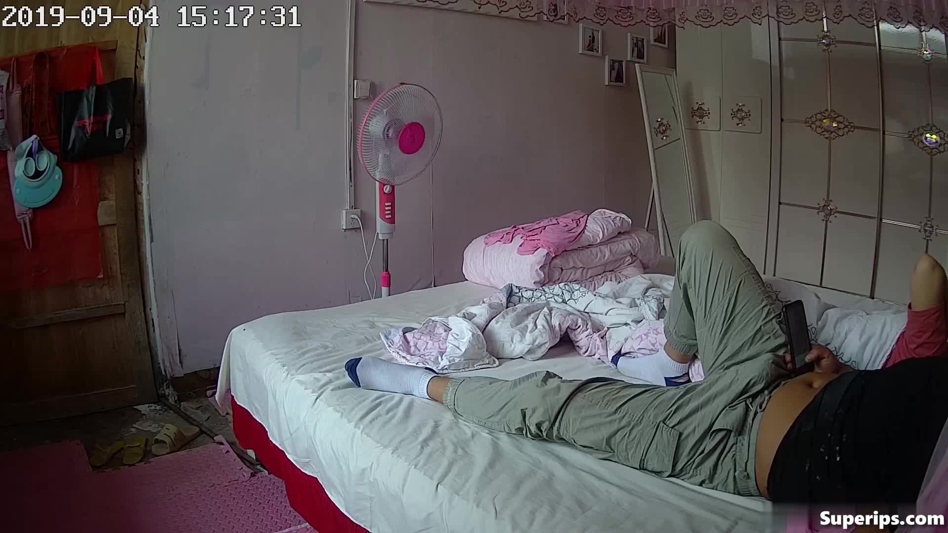 IPCAM – Poor Chinese couple fucks in their bed