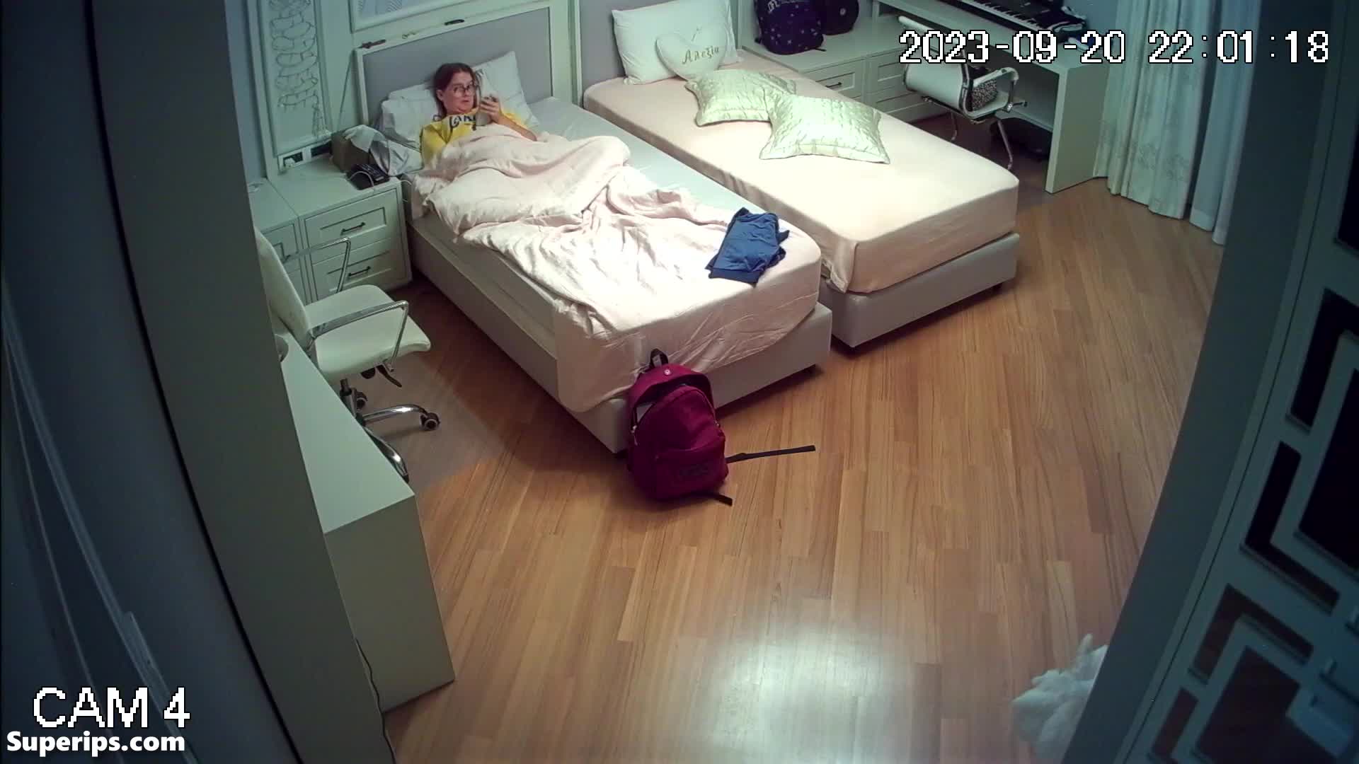 IPCAM – Nerdy American girl masturbates while watching porn