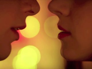 Nudeceleb- Manon Delauvaux, Nora Dolmans – Switch (2018) HD 720p