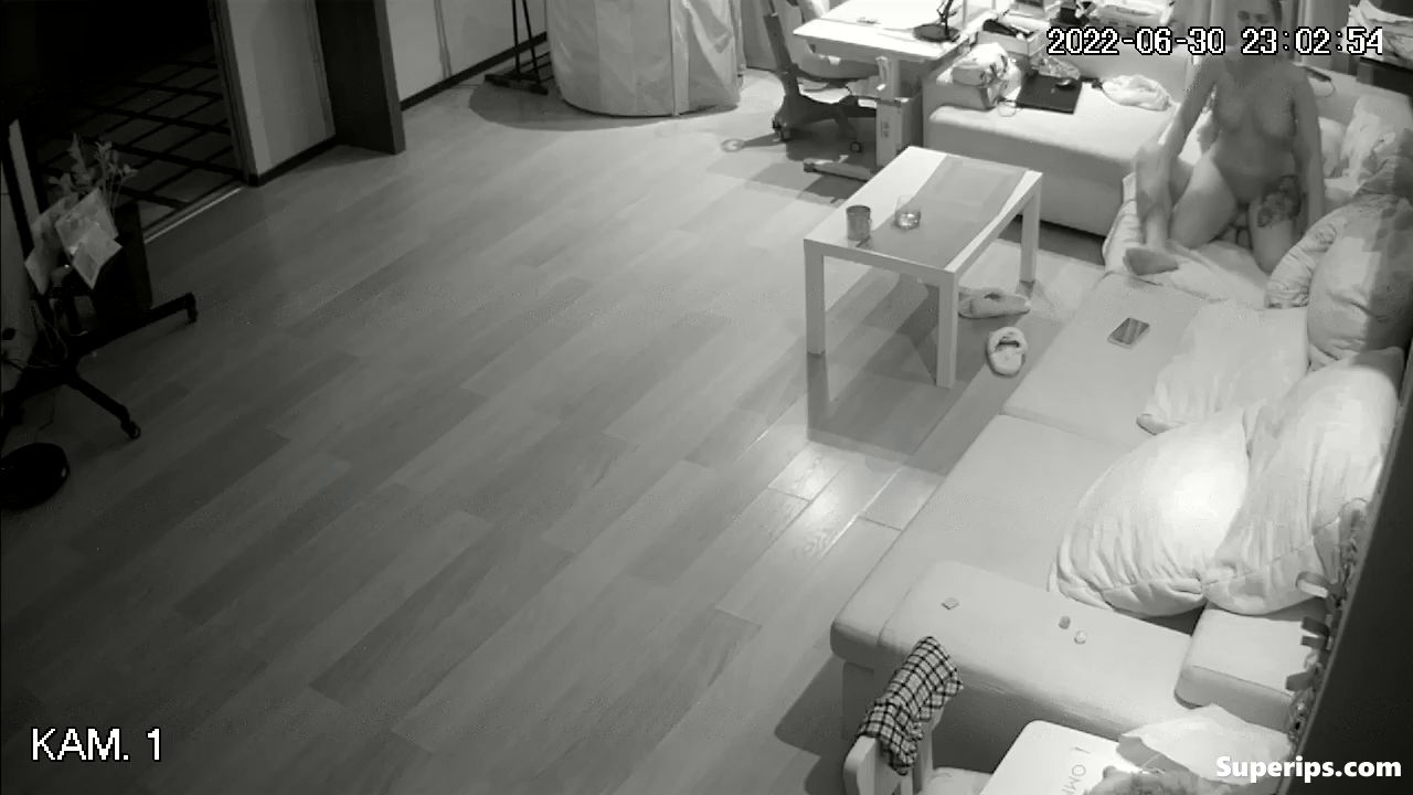 IPCAM – Tattooed big ass woman fucks her husband