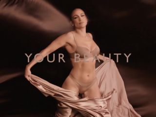 Nudeceleb- Jennifer Lopez – Intimissimi lingerie (2024) HD 1080p