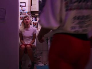 Nudeceleb- Lovisa Perman, Annelie Horakova Eriksson – Thats what friends are for (2016) HD 1080p