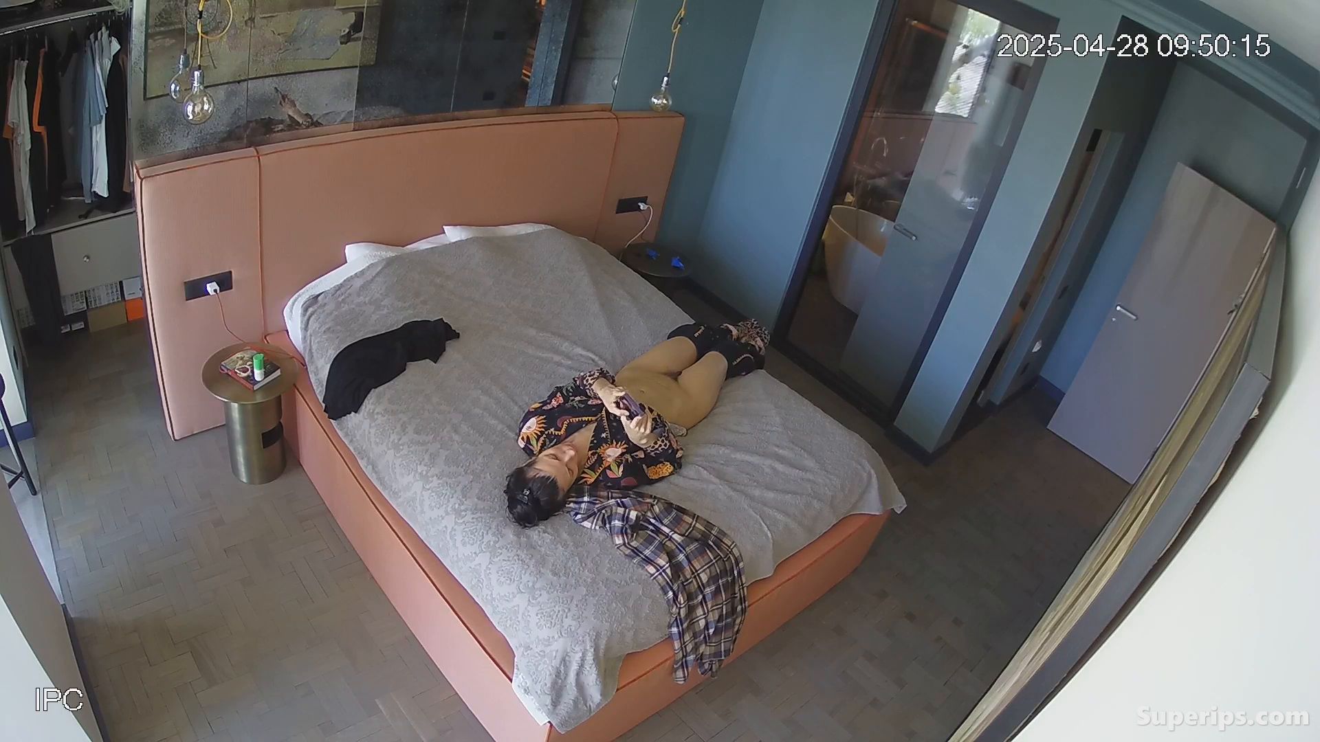 IPCAM – Petite German mom masturbates on her bed