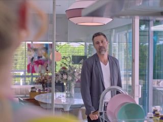 Nudeceleb- Kira Miro, Dafne Fernandez – Headless Chickens (Pollos sin cabeza) s01e01e05e06e07 (2023) HD 1080p