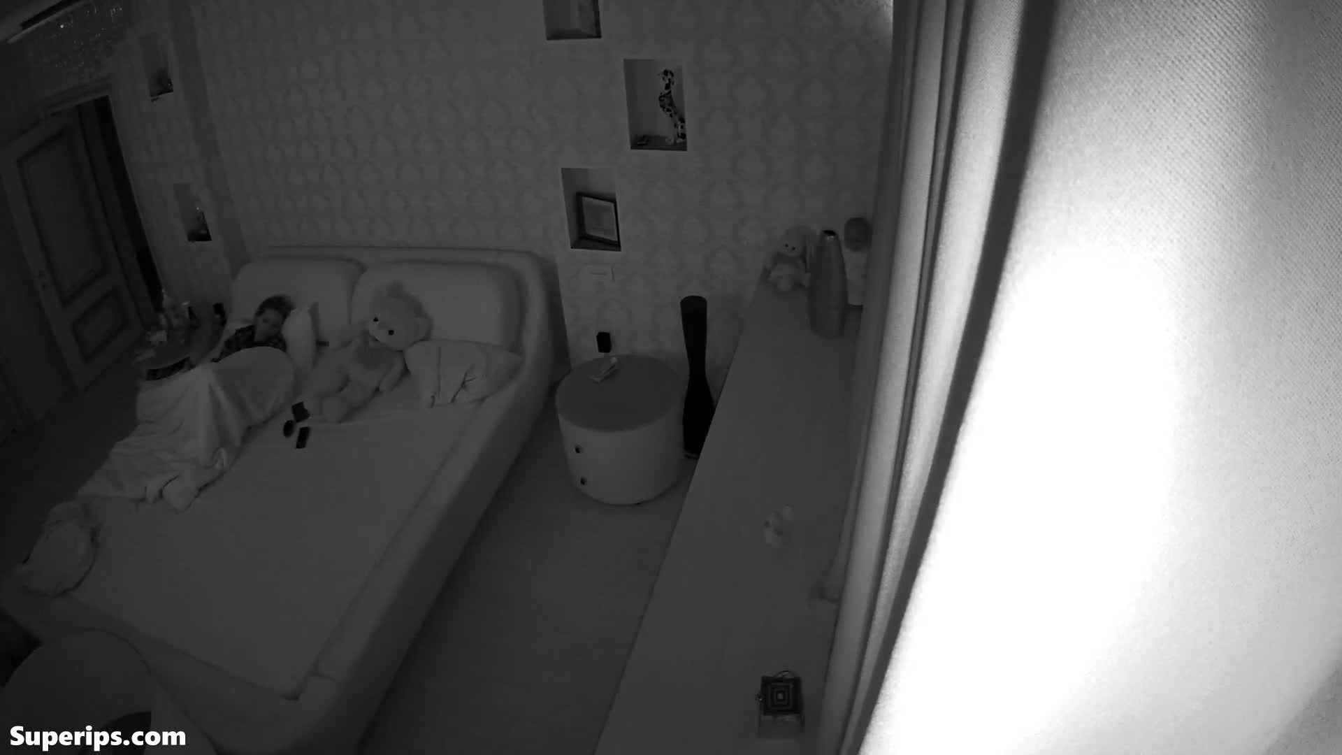 IPCAM – Sweet Russian girl masturbates under the sheets