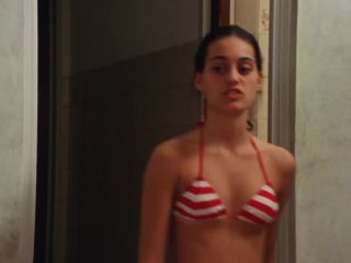 Nudeceleb- Agustina Merediz Ailin Marmorato – El patio (2004) HD 1080p