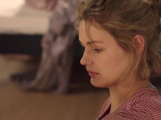 Nudeceleb- Jytte-Merle Bohrnsen, Luise Heyer – Einmal bitte Alles (2017) HD 1080p