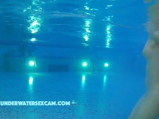 Underwatersexcam.com- A well shaved young couple