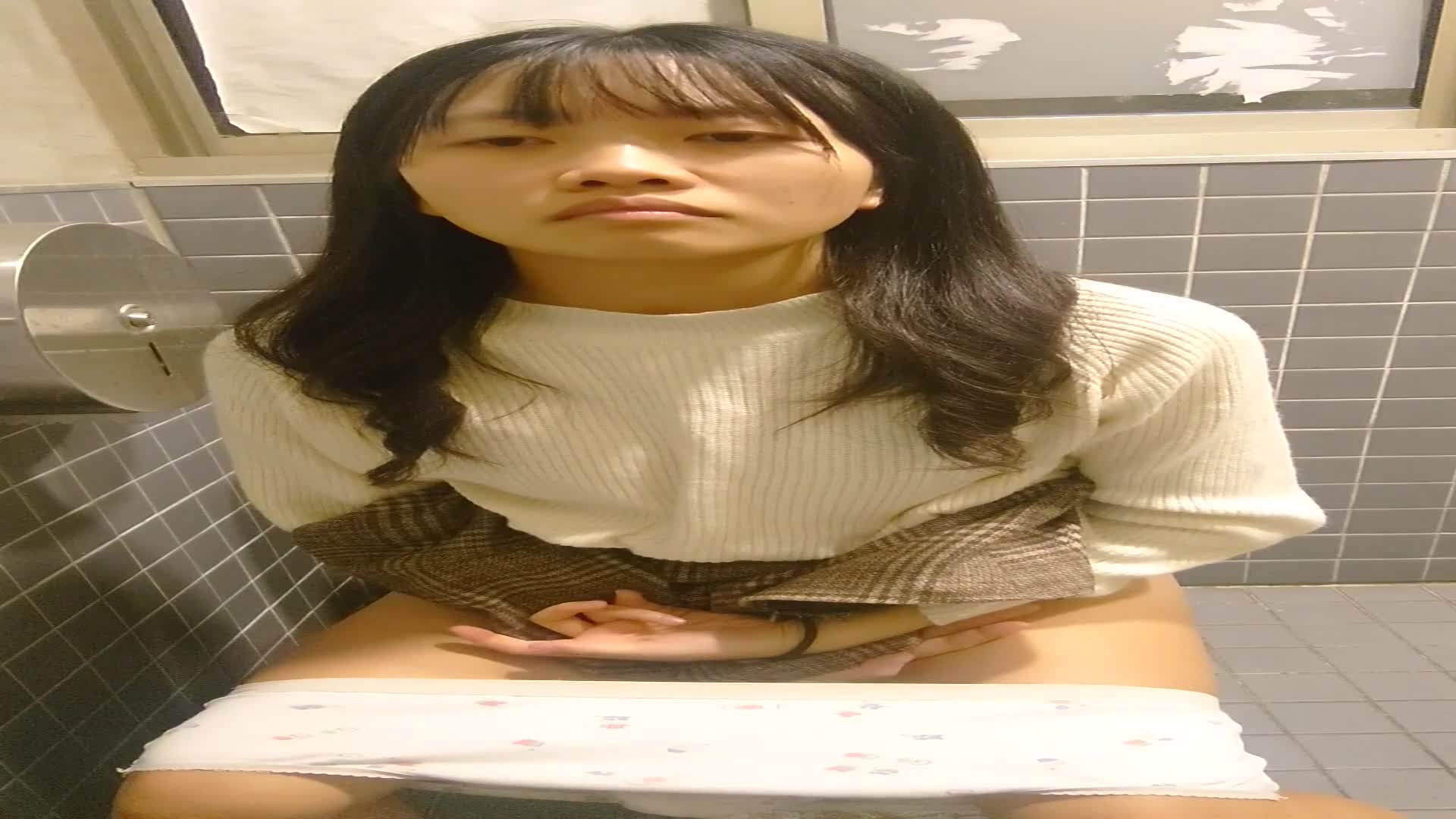 Spy Toilet – Japanese girls bathroom secrets