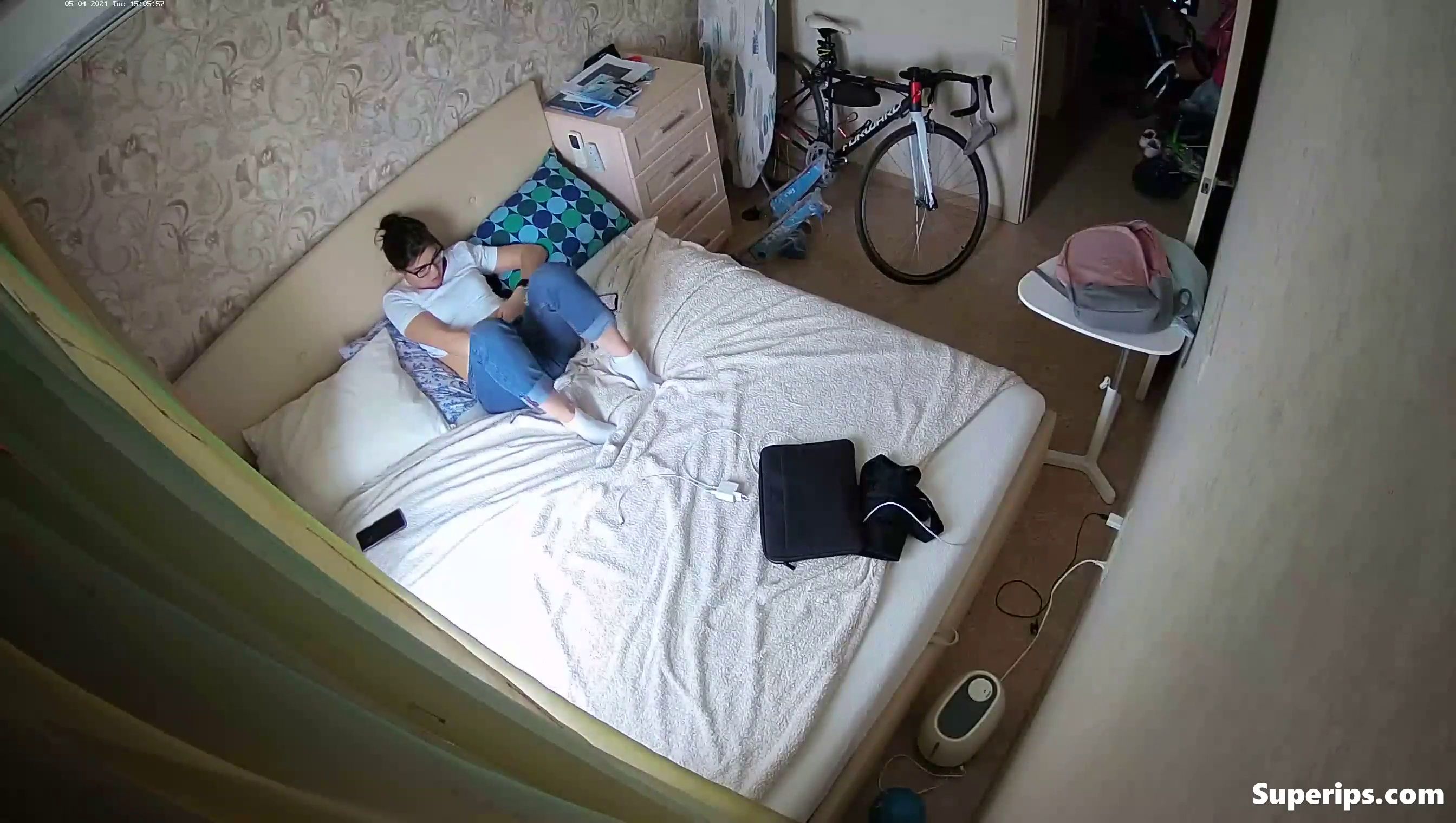 IPCAM – Russian teenage girl masturbates on her bed
