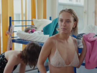 Nudeceleb- Caro Cult, Amelie Plaas Link, etc – Interrail (2018) HD 1080p