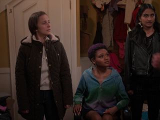 Nudeceleb- Pauline Chalamet, Amrit Kaur, Nili Rain Segal, Lauren Spencer, Sierra Katow – The Sex Lives of College Girls s01e02 (2021) HD 1080p