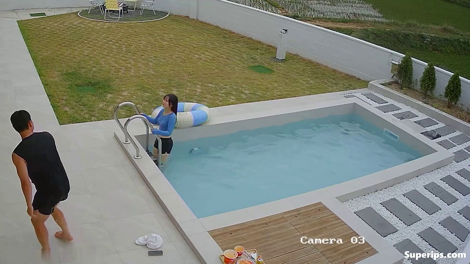 IPCAM – Korean teenage couple groping the pool