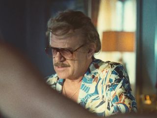 Nudeceleb- Ari Graynor – Winning Time The Rise of the Lakers Dynasty s02e05 (2023) HD 1080p