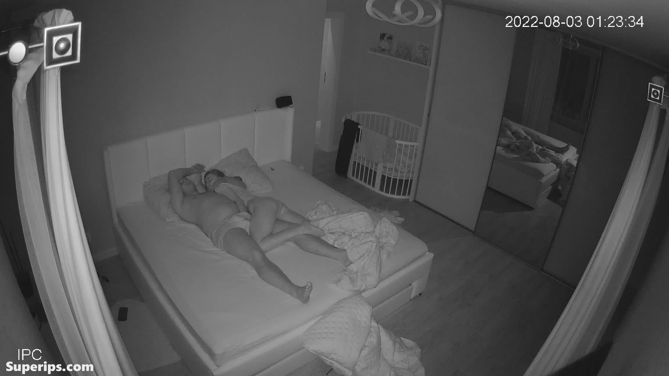 IPCAM – Little Ukrainian woman pleases her husband