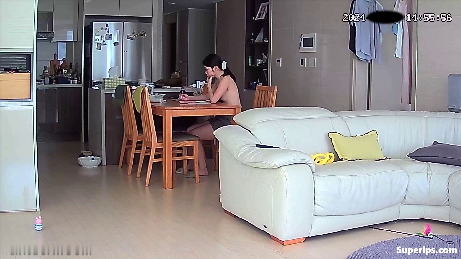 IPCAM – Korean mature couple has sex in the living room