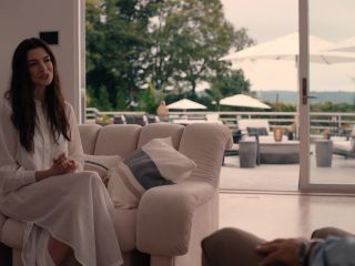 Nudeceleb- Anne Hathaway – WeCrashed s01e06e08 (2022) HD 1080p