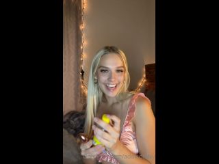 Private-recordings-of-webcam-models- AddisonIvy(98)