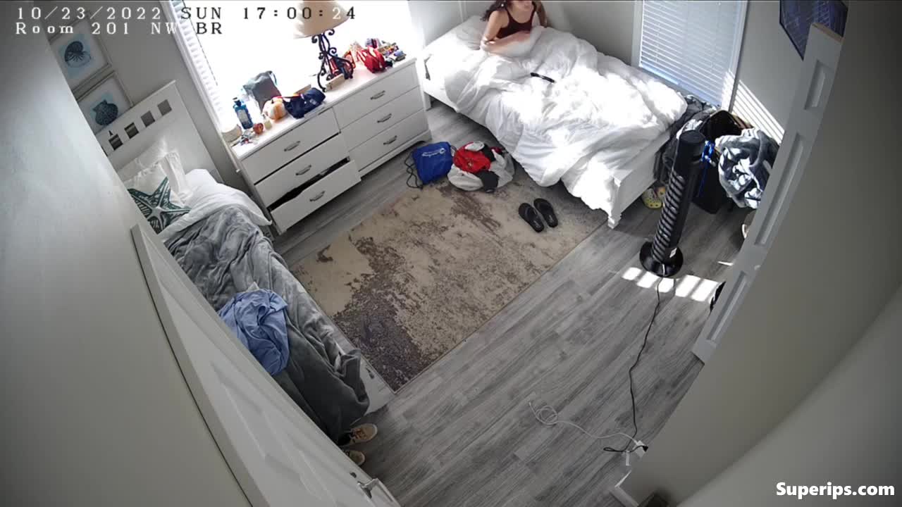 IPCAM – Naughty skinny teenager does sexy dance