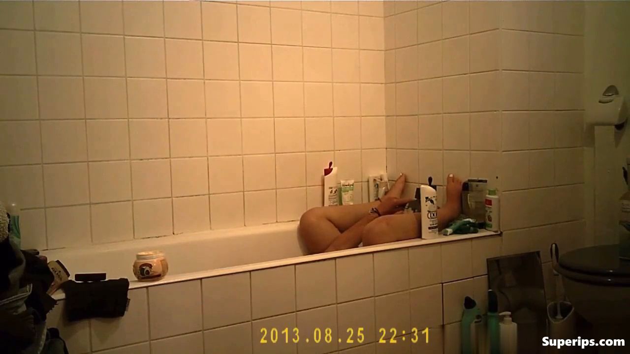 IPCAM – Busty Italian girl masturbates in the bathtub