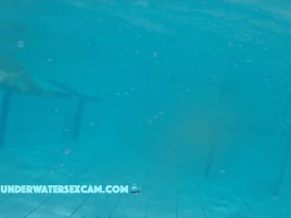 Underwatersexcam.com- Check out this pussy