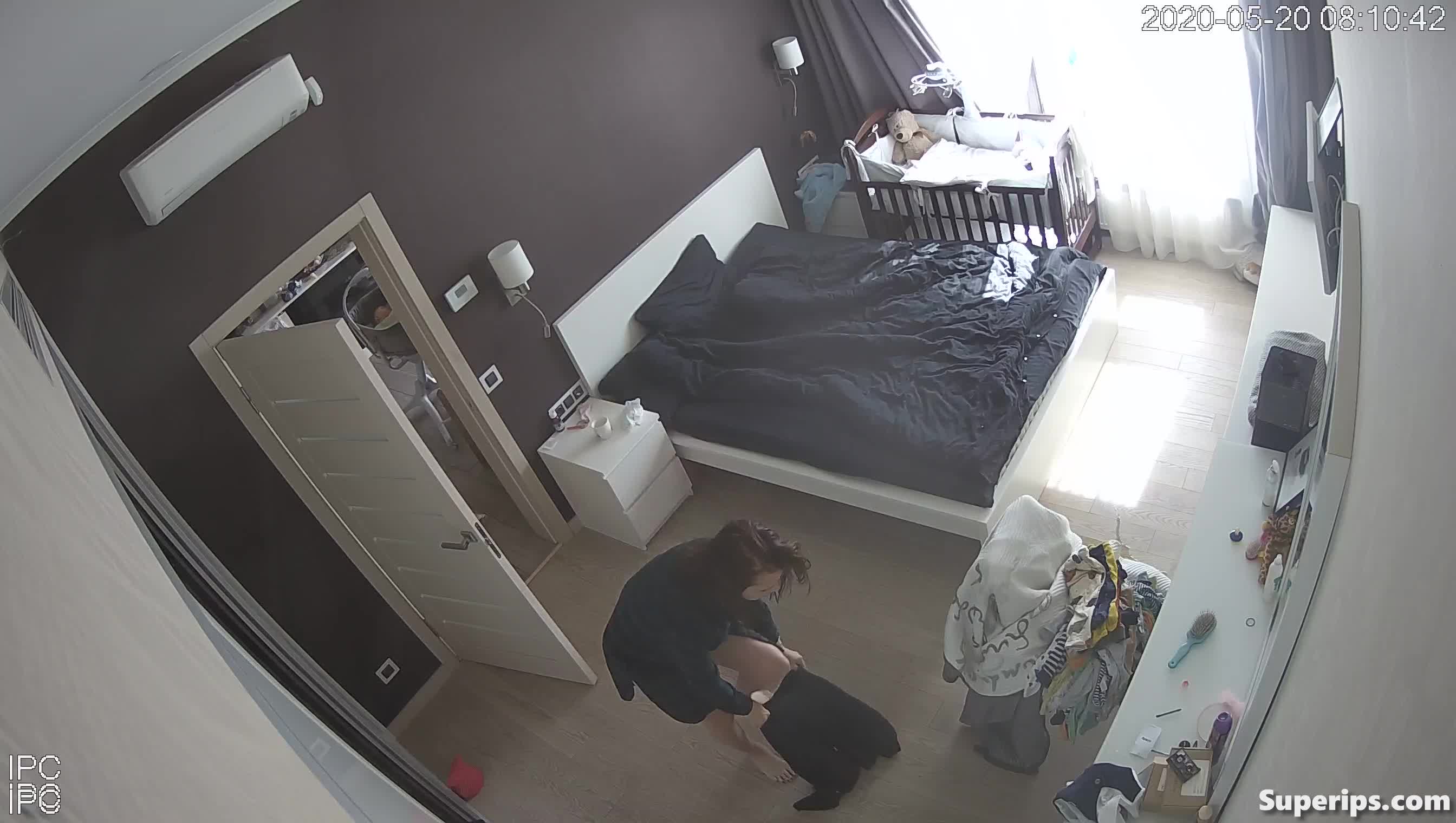 IPCAM – Young British girl changes her clothes