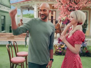 Nudeceleb- Dove Cameron – Schmigadoon s01e01-06 (2021) HD 1080p