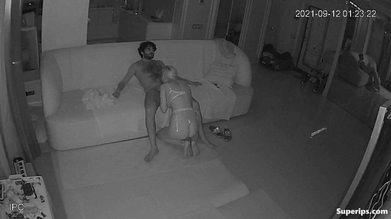 IPCAM – British blonde woman fucks in the living room