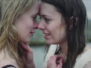 Nudeceleb- Maria Winther Olsen Elin Morkore Dalberg – Som engle vi falder (2014) HD 720p