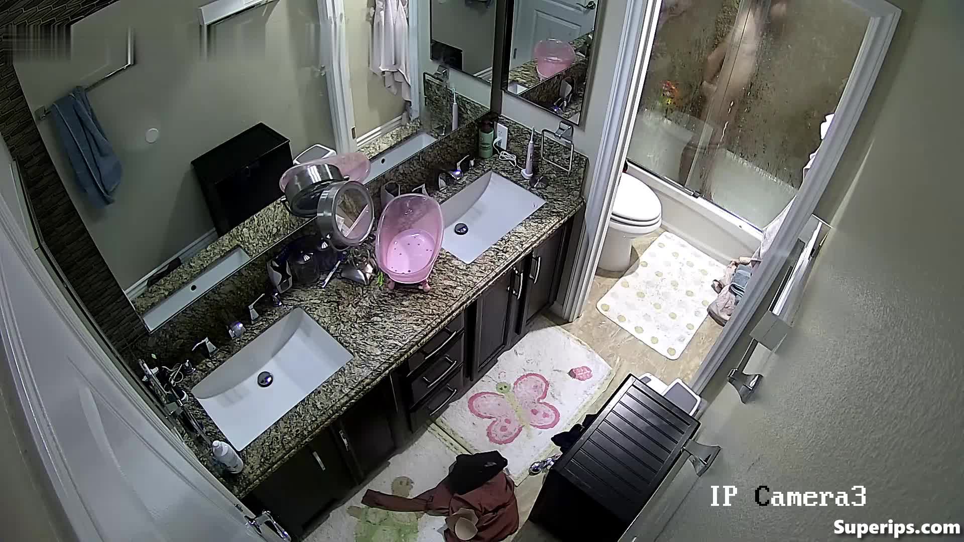 IPCAM – American girl’s daily routine in the bathroom