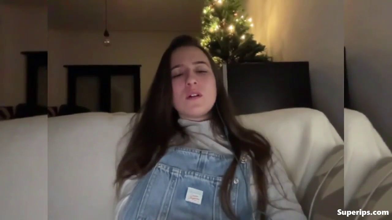 Rat Cam – British girl masturbates in her living room